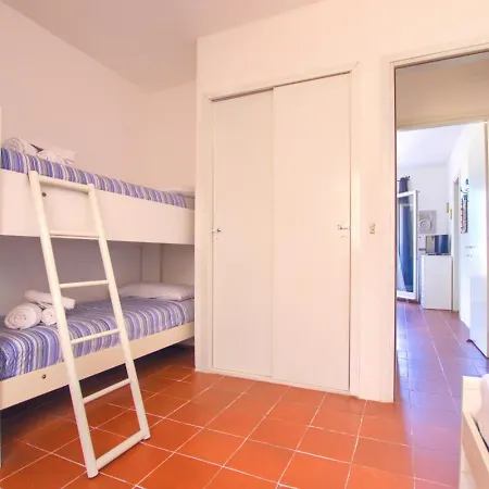Promenade Balcony & Yacht Vista -